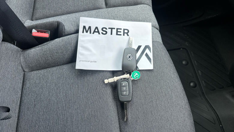 Renault Master Mwb Diesel Fwd MM35 Blue dCi 130 Advance Medium Roof Van